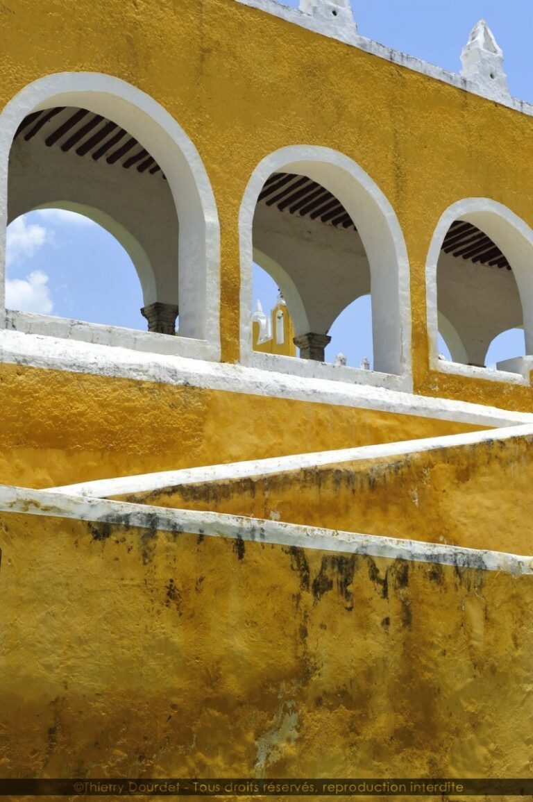 107 - IZAMAL PARED AMARILLA - MEXIQUE - Izamal