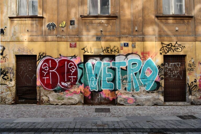 305 - VETRO - TCHEQUIE - Pragues