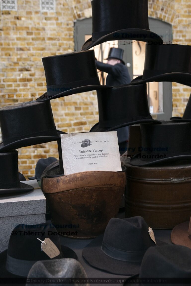 336 - HIGH HAT - GRANDE BRETAGNE - Londres