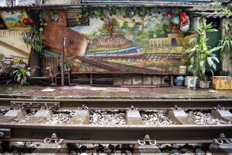 365 - PEINTURE DU TRAIN - VIETNAM - Hanoi