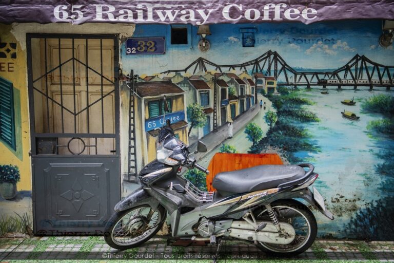 366 - SCOOTER OU TRAIN - VIETNAM - Hanoi
