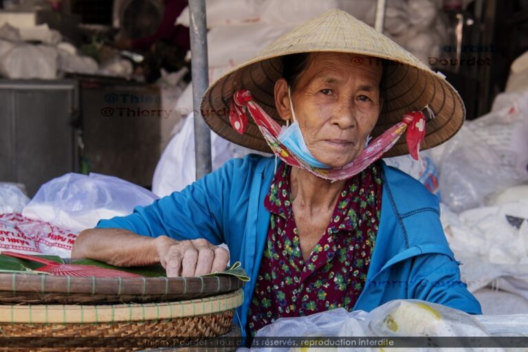 392 - VISAGE FEMINI VIETNAMIEN - VIETNAM - Hue