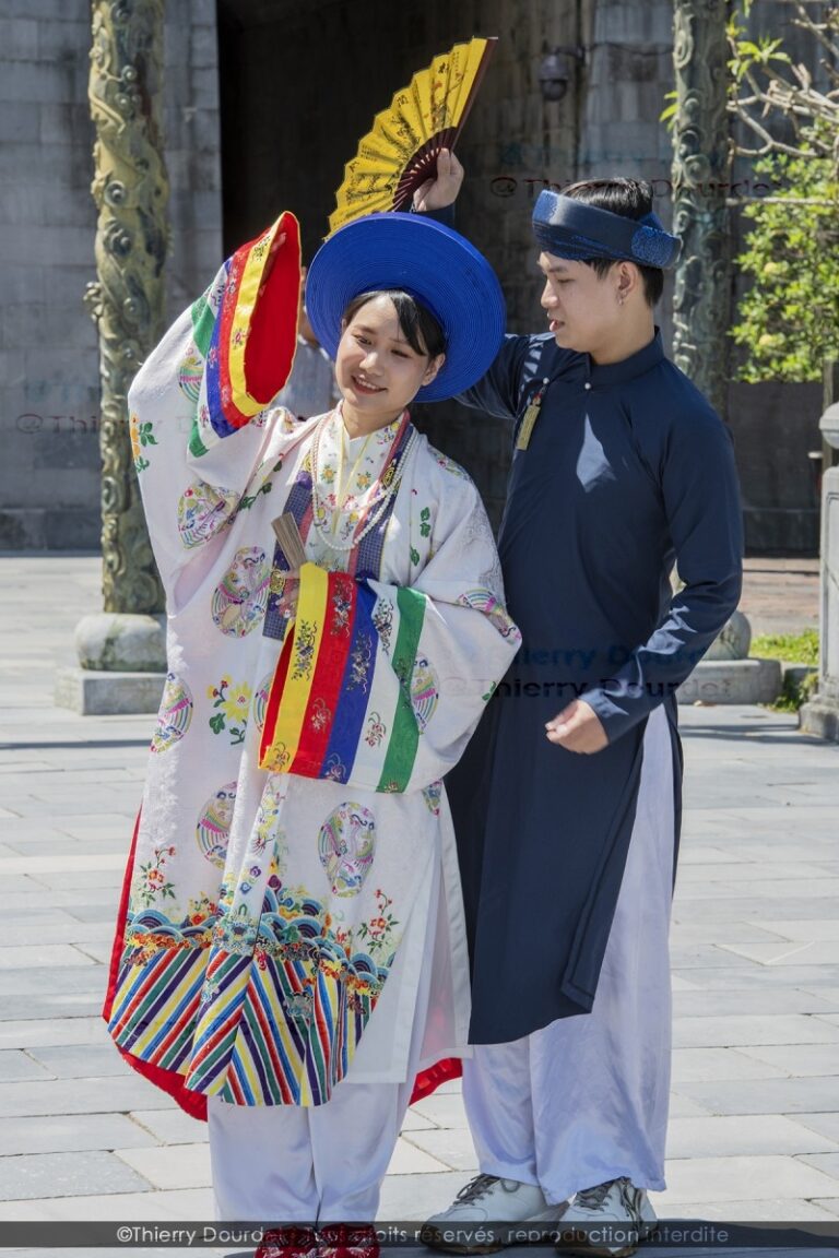 395 - COUPLE VIETNAMIEN EN COSTUME - VIETNAM - Hue