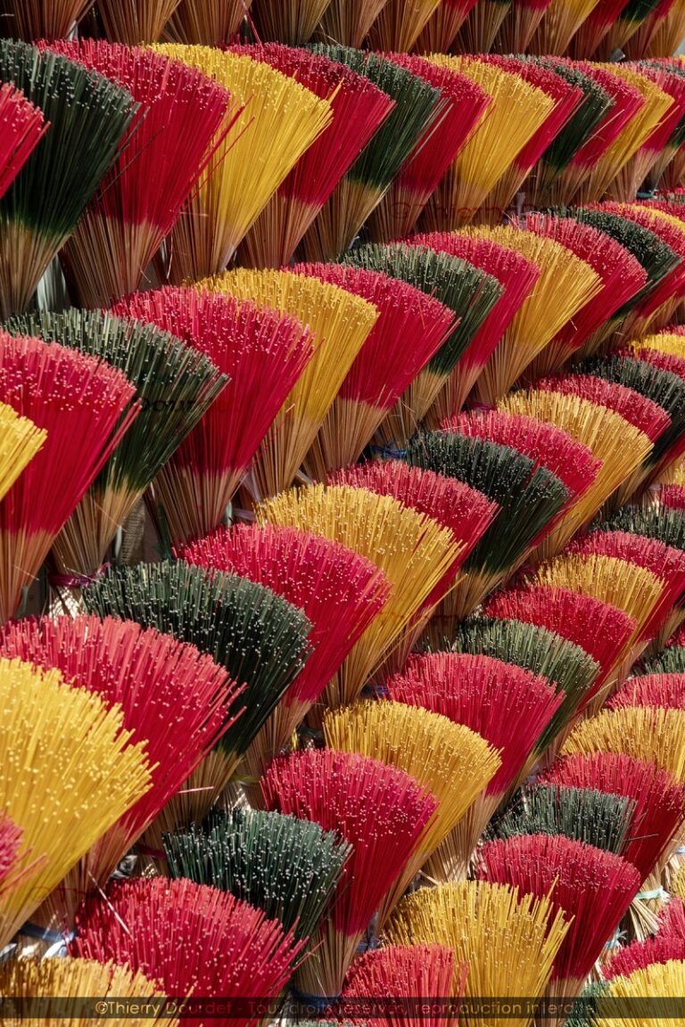 404 - ENCENS - VIETNAM - Hue