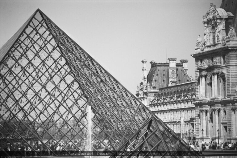 43 - TRIANGLE - FRANCE - Paris