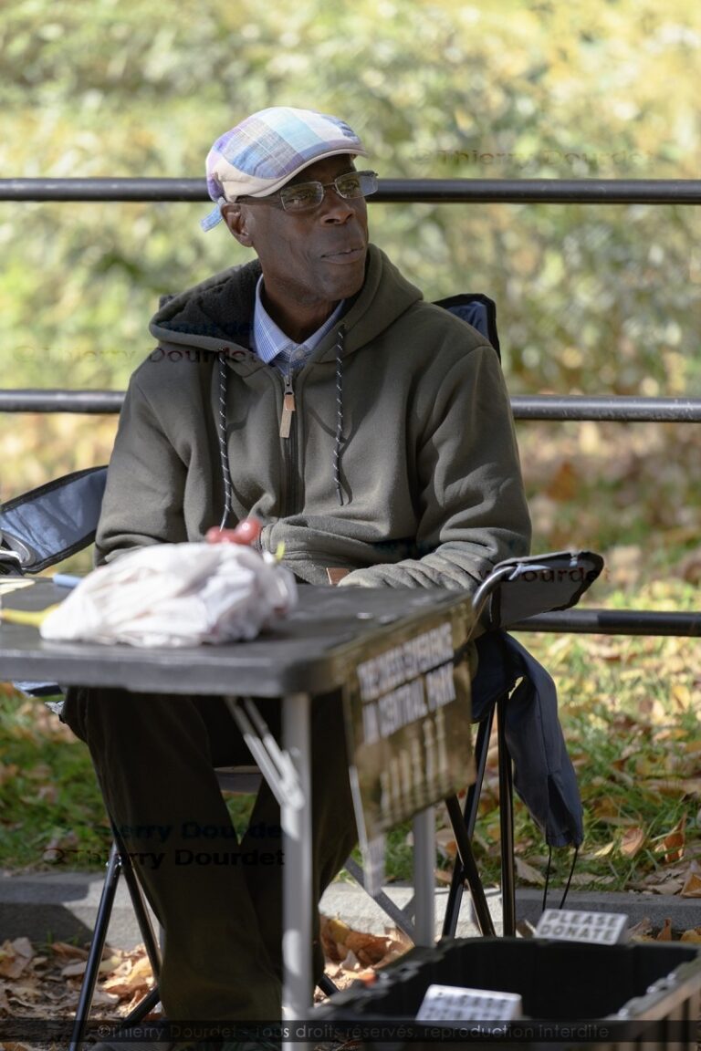 447 - AMERCAIN DANS CENTRAL PARK - USA - New-York