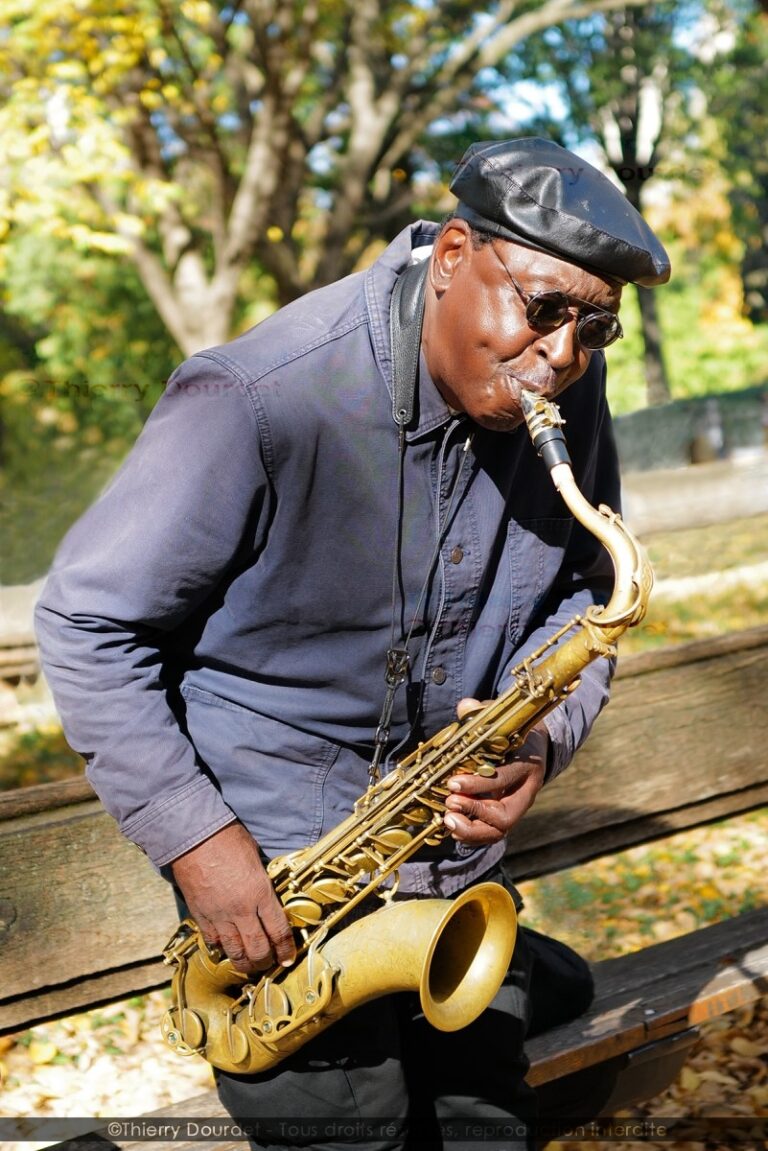 448 - SAXOPHONISTE DANS CENTRAL PARK - USA - New-York